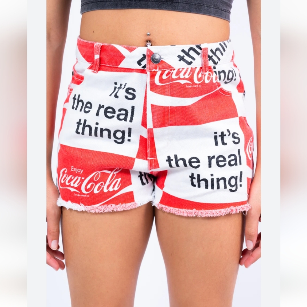 Coca Cola It’s the Real Thing High Rise Denim Shorts Women’s Size Small